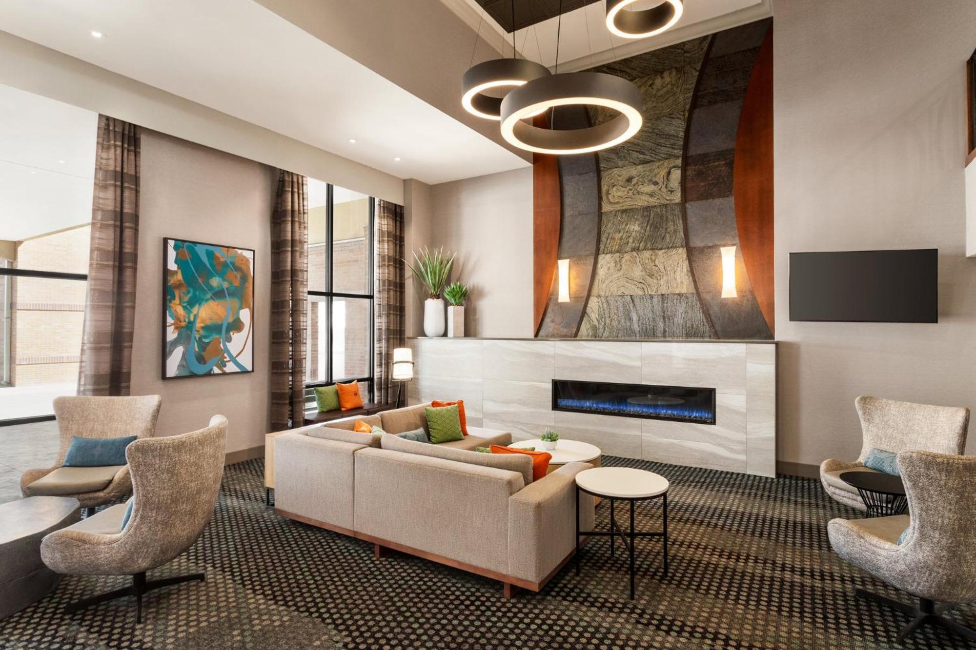 & By Ihg