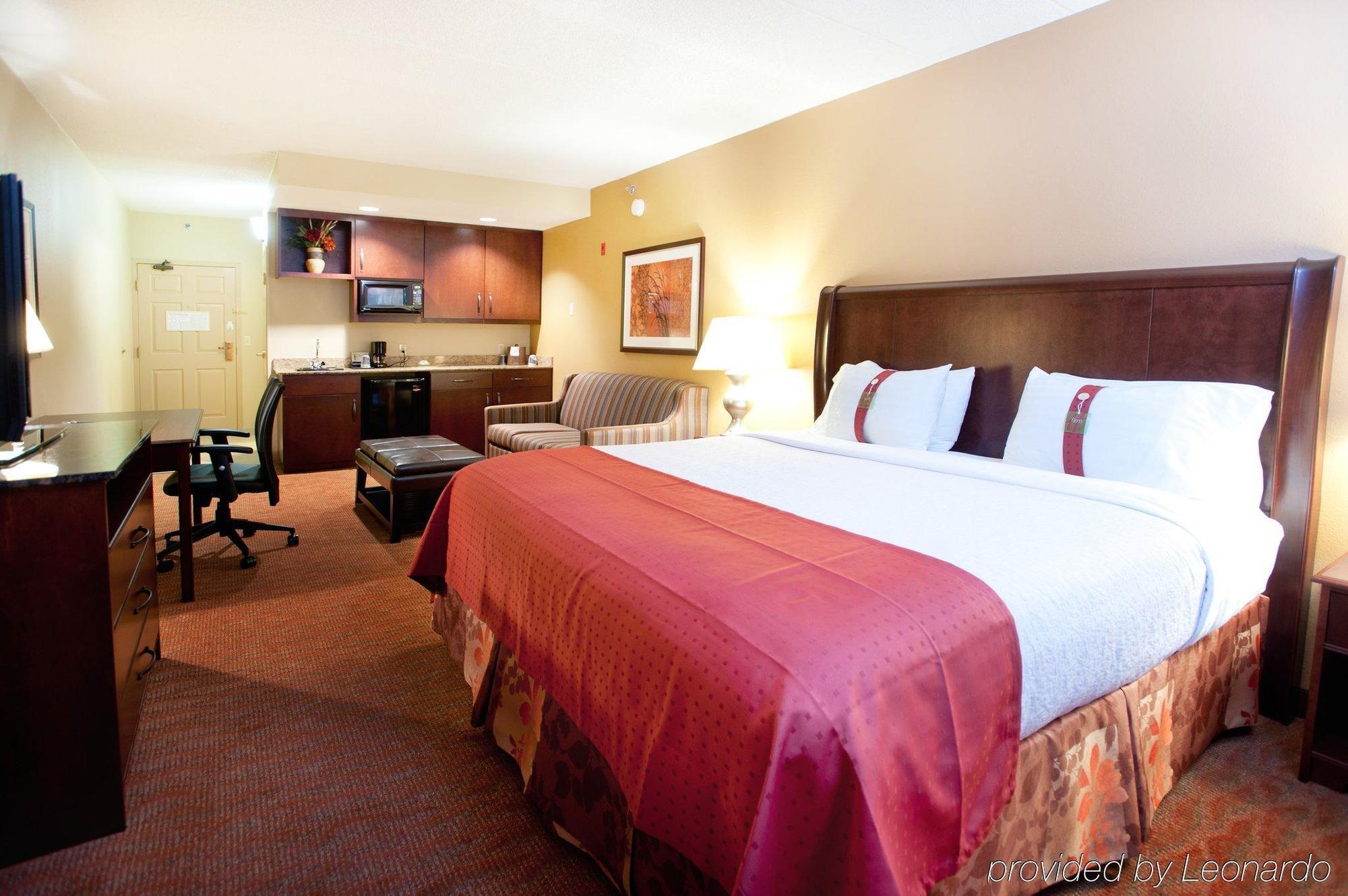 & By Ihg 2*
